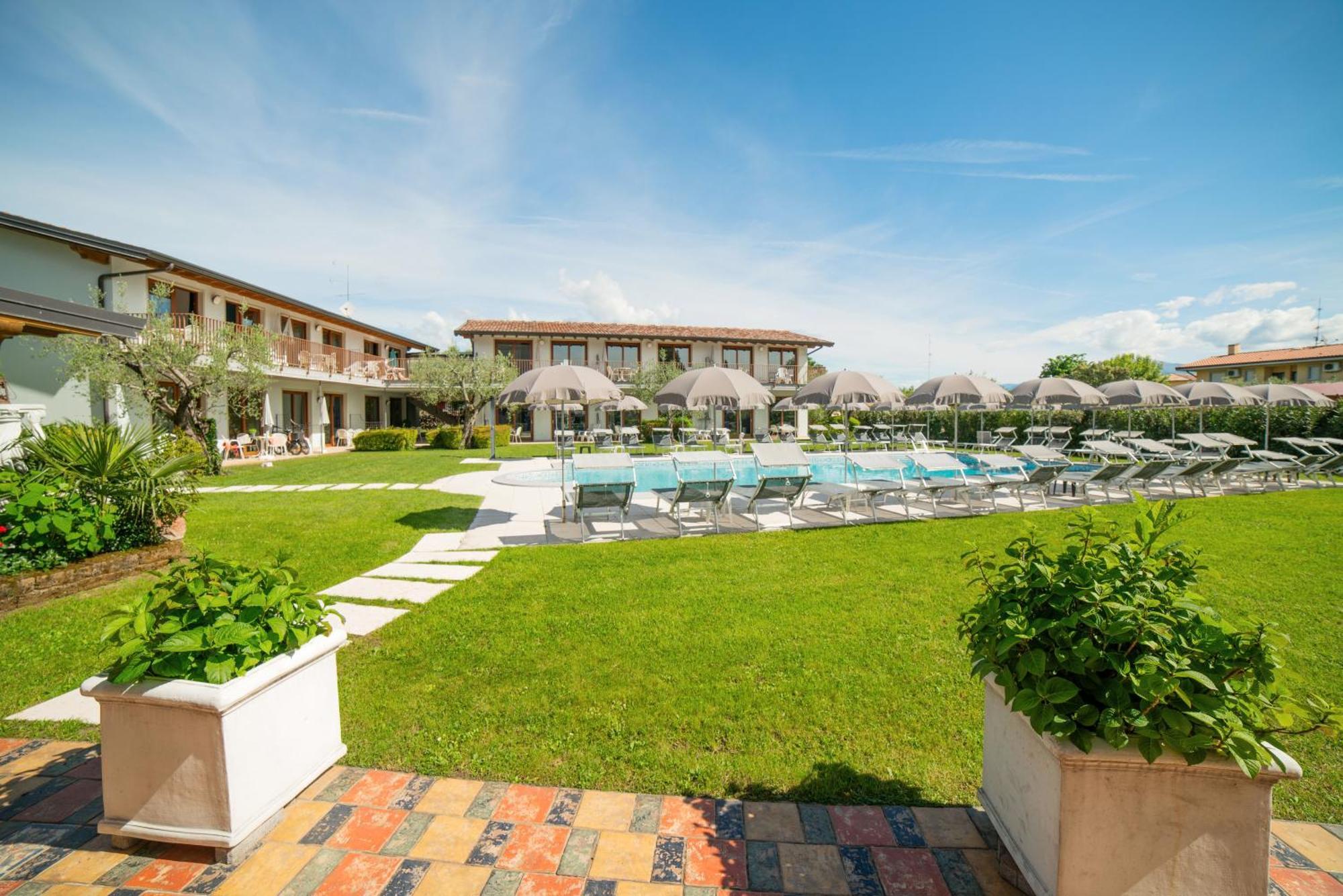 Residence Molino - Holiday Apartments Manerba del Garda Exterior photo
